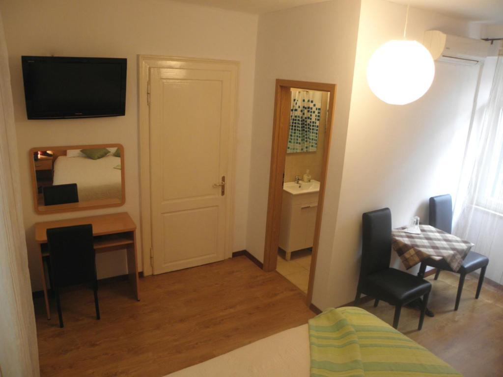 Hotel Pansion Šibenik Zimmer foto