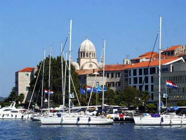 Hotel Pansion Šibenik Exterior foto